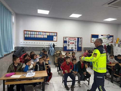 27_02_2025_trafik_dedektifleri_kapsaminda__ogrenci_semineri